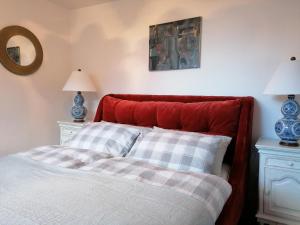 Un pat sau paturi într-o cameră la Sunnyside House