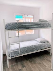 Двуетажно легло или двуетажни легла в стая в HOSTEL H8