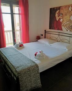A bed or beds in a room at HIsun 4 Seasons Seaside Luxurious Maisonette
