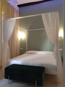 En eller flere senge i et værelse på RELAIS TORRE GLORIA