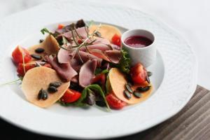 Jedlo v ubytovaní bed & breakfast alebo blízkom okolí