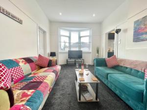 a living room with two couches and a tv at Bella House - 3 bed house in Glasgow in Glasgow