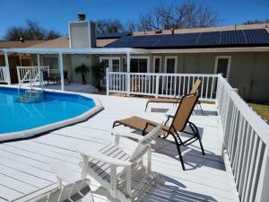 Gallery image of Cheerful 3-bedroom with a pool in San Antonio