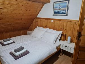 A bed or beds in a room at Kuća za odmor Hodak