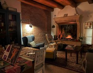 A seating area at Relais Valpolicella B&B