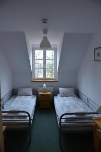 Llit o llits en una habitació de Pokoje Gościnne Domu Pielgrzyma w Supraślu