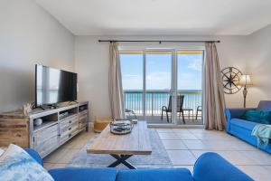 O zonă de relaxare la Calypso Resort Beachfront Condo