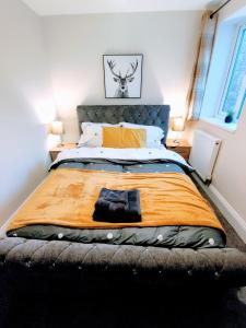 Ліжко або ліжка в номері Crystal Suite 2 -free private parking