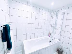 Ванна кімната в Crystal Suite 2 -free private parking