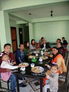 Επισκέπτες που μένουν στο Hotel Pokhara Paradise