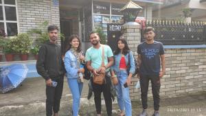 Επισκέπτες που μένουν στο Hotel Pokhara Paradise