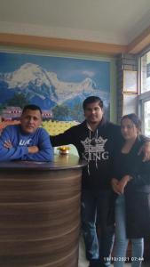 Επισκέπτες που μένουν στο Hotel Pokhara Paradise
