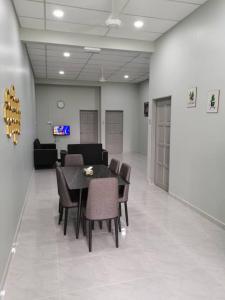 a dining room with a table and chairs at TAMU HOMESTAY in Kuala Terengganu +5 photos