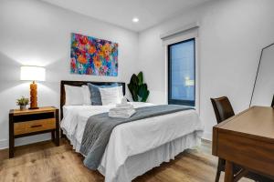 Ένα ή περισσότερα κρεβάτια σε δωμάτιο στο NEW Graceful 1BR Near EWR Free Parking 18 Min NYC