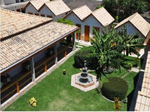 an overhead view of a house with a courtyard at Pousada Vista Alegre in Guaratinguetá