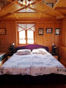 A bed or beds in a room at schönes Ferienhaus mit grossen Pool 250 m vom Balaton