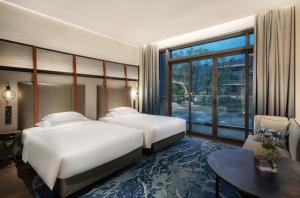 Ένα ή περισσότερα κρεβάτια σε δωμάτιο στο Hotel Indigo Nanjing Garden Expo, an IHG Hotel