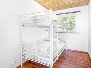 Ένα ή περισσότερα κρεβάτια σε δωμάτιο στο 5 person holiday home in EIDSVÅG +50 φωτογραφίες