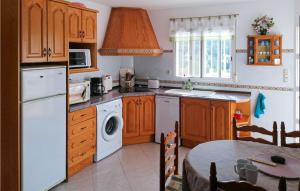 Kuchyňa alebo kuchynka v ubytovaní Pet Friendly Home In La Font Den Carros