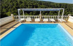 Bazén v ubytovaní Pet Friendly Home In La Font Den Carros alebo v jeho blízkosti + 8 fotografií
