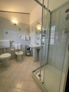 A bathroom at Villa Ambra B&B