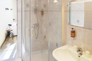 Koupelna v ubytování L'Aptois Hôtel