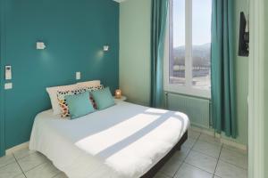 Postel nebo postele na pokoji v ubytování L'Aptois Hôtel