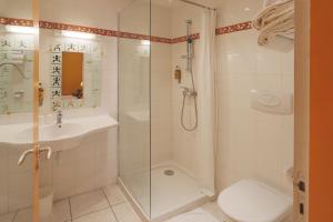 Koupelna v ubytování L'Aptois Hôtel