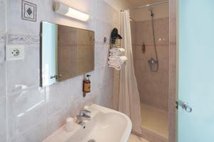 Koupelna v ubytování L'Aptois Hôtel