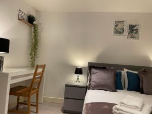 A bed or beds in a room at City airport serviced apartment London