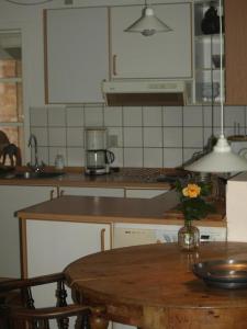 Virtuve vai virtuves zona naktsmītnē Fadeburet på Skibstedgaard
