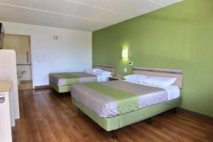 Postel nebo postele na pokoji v ubytování Motel 6 Austin, TX - Central Downtown UT