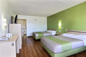 Postel nebo postele na pokoji v ubytování Motel 6 Austin, TX - Central Downtown UT