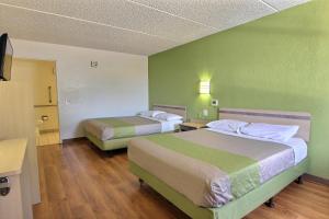 Postel nebo postele na pokoji v ubytování Motel 6 Austin, TX - Central Downtown UT