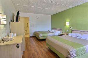 Postel nebo postele na pokoji v ubytování Motel 6 Austin, TX - Central Downtown UT