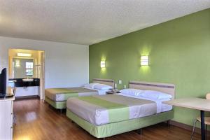 Postel nebo postele na pokoji v ubytování Motel 6 Austin, TX - Central Downtown UT