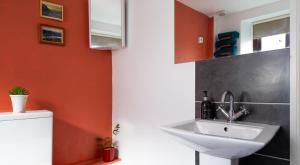Fotografie z fotogalerie ubytování Kasbah cosy cottage Kendal v destinaci Kendal + 24 fotografií