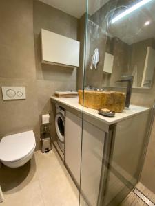 Ένα μπάνιο στο Appartement vue mer à Gigaro, La Croix-Valmer