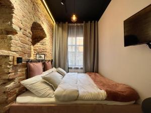 Posteľ alebo postele v izbe v ubytovaní Pudrowy Apartament OLD TOWN design