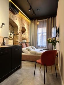Posteľ alebo postele v izbe v ubytovaní Pudrowy Apartament OLD TOWN design