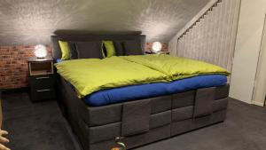 Postel nebo postele na pokoji v ubytování YourHome-PM