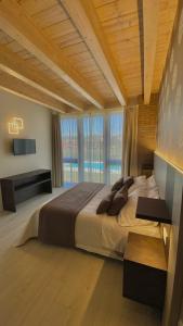 a large bedroom with a large bed and windows at Cà dell'Orto Rooms & Apartments in Verona +167 photos