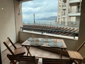 バルチクにあるMarina Balchik apartmentのギャラリーの写真