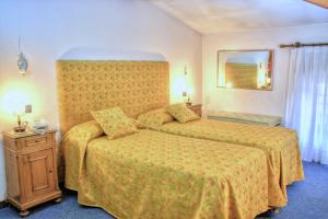 Posteľ alebo postele v izbe v ubytovaní Hotel Torcolo "Residenze del Cuore"