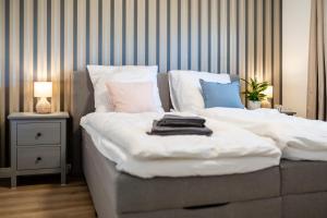 Ένα ή περισσότερα κρεβάτια σε δωμάτιο στο VIVID - Ideal für 4 - Strandnähe mit 2 Terrassen - 2 SZ & WZ +28 φωτογραφίες