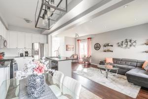 Gallery image of Luxury 3BR 2BA Townhome with Private HOT TUB, Gym, BBQ by GLOBALSTAY in Hamilton