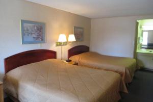 a hotel room with two beds and a window at Knights Inn Canton in Lake Cable