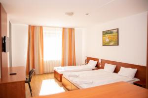 Posteľ alebo postele v izbe v ubytovaní Triple M Hotel