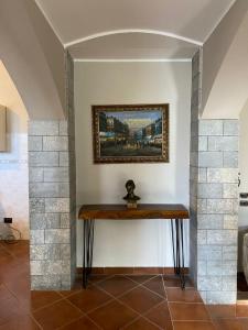 a table in a room with a painting on the wall at Villa Franca in Reggio Calabria