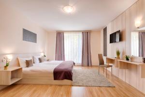 Ein Bett oder Betten in einem Zimmer der Unterkunft Triple M Hotel